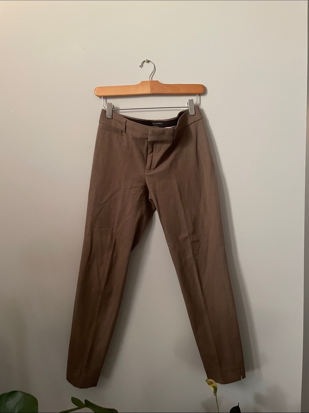 Banana Republic Taupe Sloan Fir Pants • Women’s 4